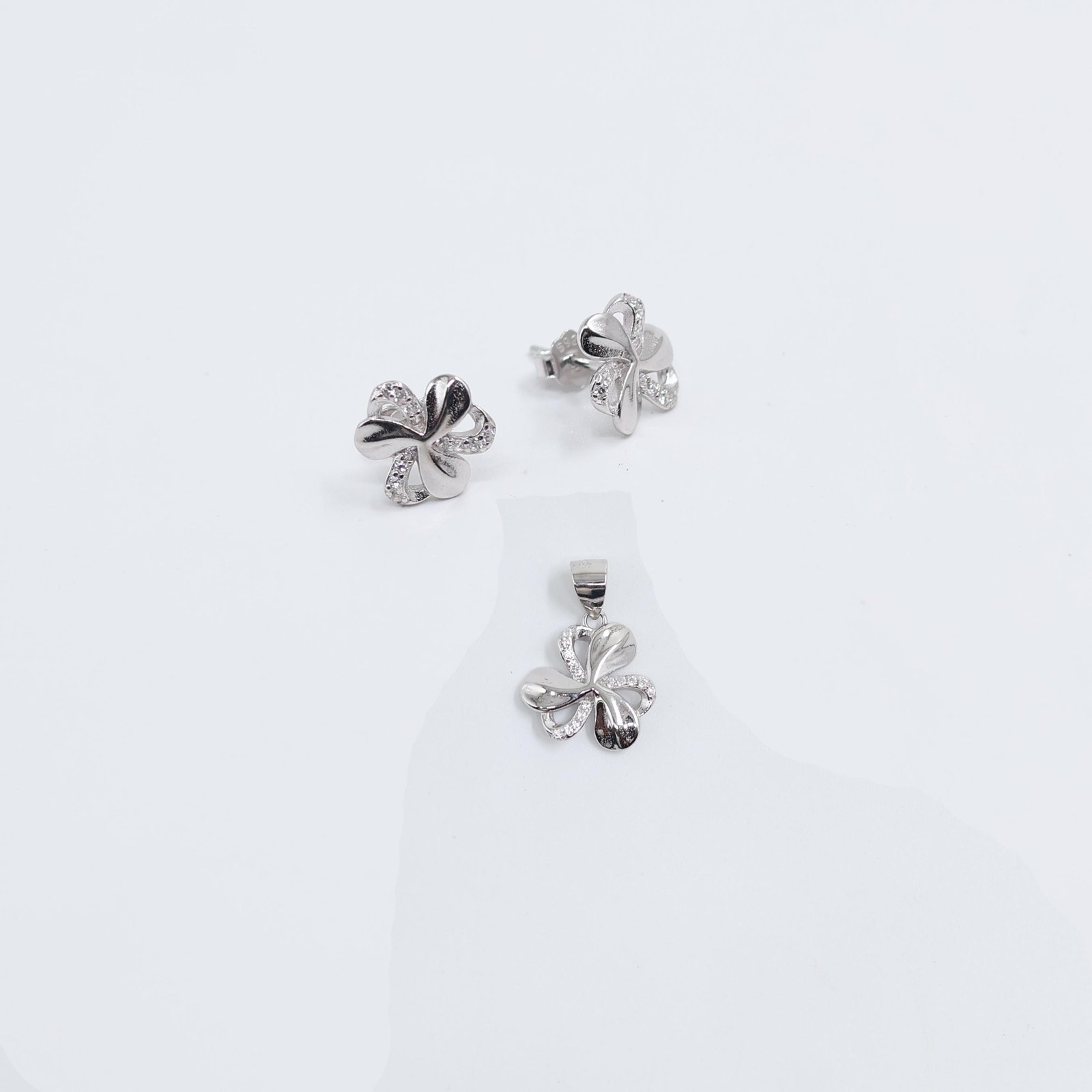 Silver Floral Clover Pendant & Stud Earrings Set